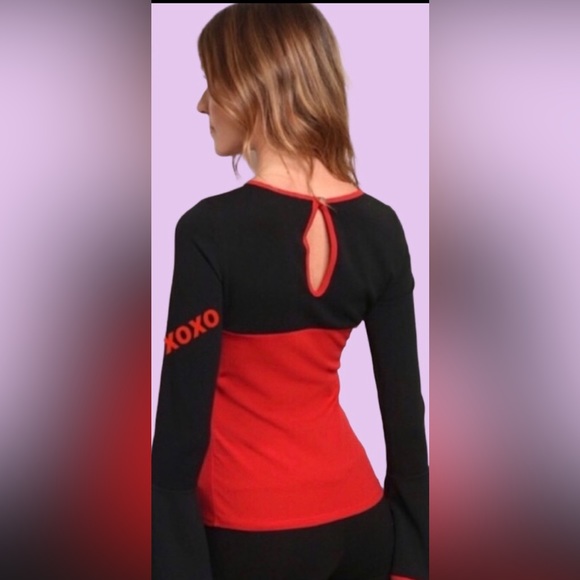 BLACK/RED DETAILED LONG BELL SLEEVE TOP - Picture 2 of 9